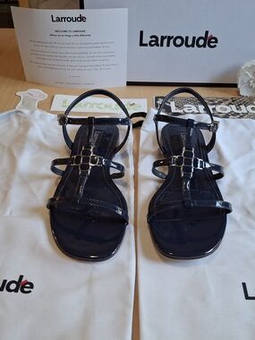 BNIB Larroude Hana Flat Patent Leather Sandals